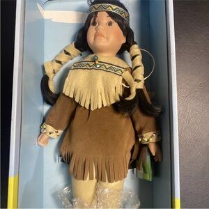 VINTAGE Royal Hierloom Collection Porcelain indian W/BOX 16 Inch